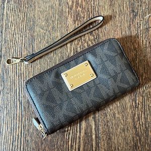 Michael Kors Wallet Wristlet